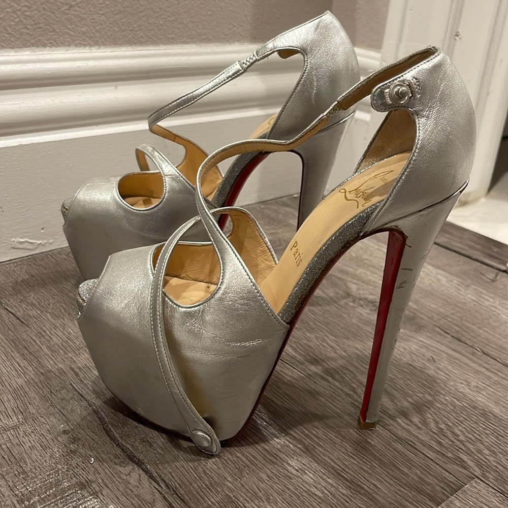 Beautiful Christina louboutin silver heels
